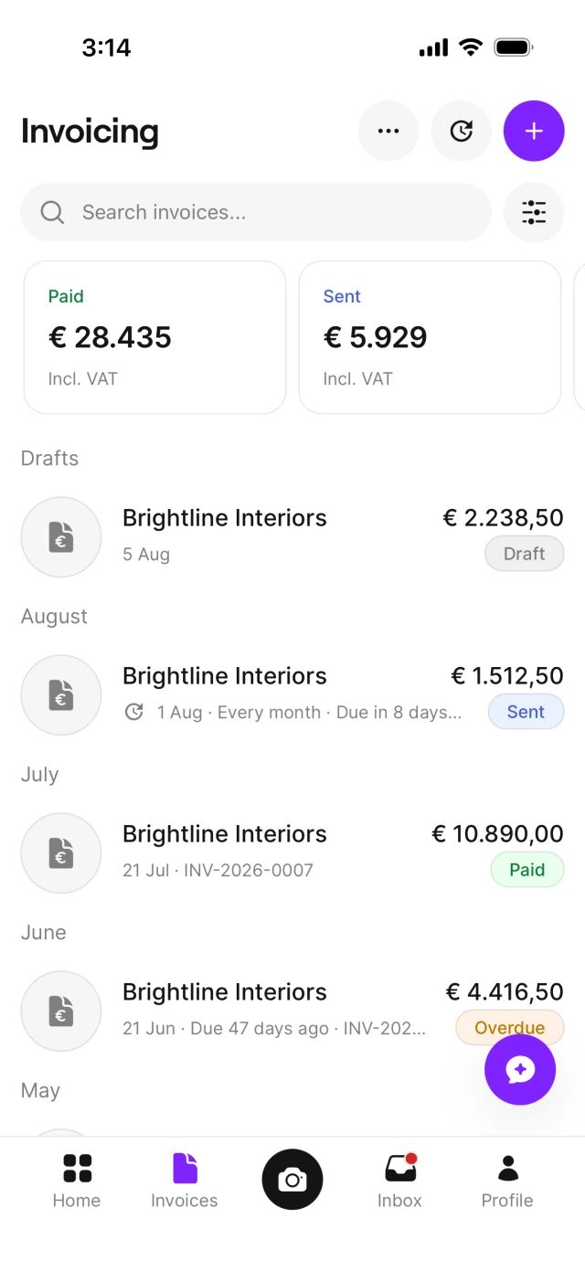 The invoice overview with the create button and the recurring-schedules clock icon